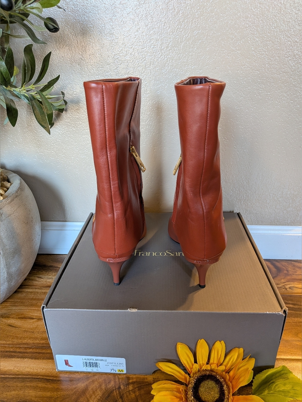 NWT! Franco Sarto Women's Brown Leather Bootie Size 7.5M - Picture 4 of 9